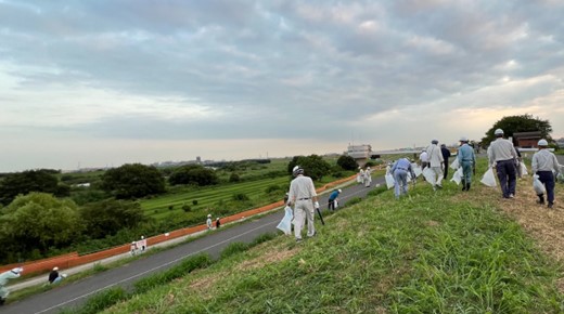 花火大会後の清掃活動